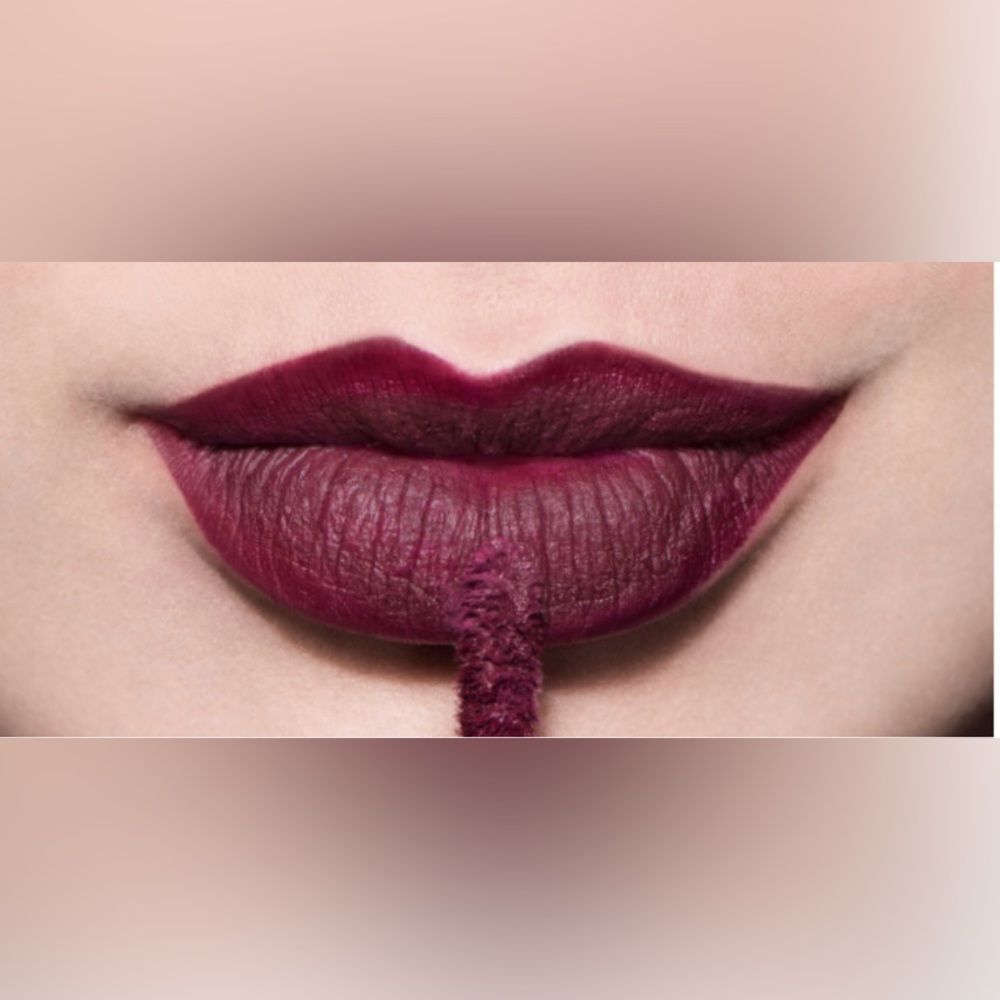 YOUNIQUE Moodstruck Crush Lip Powder - Captivating (matte berry color)